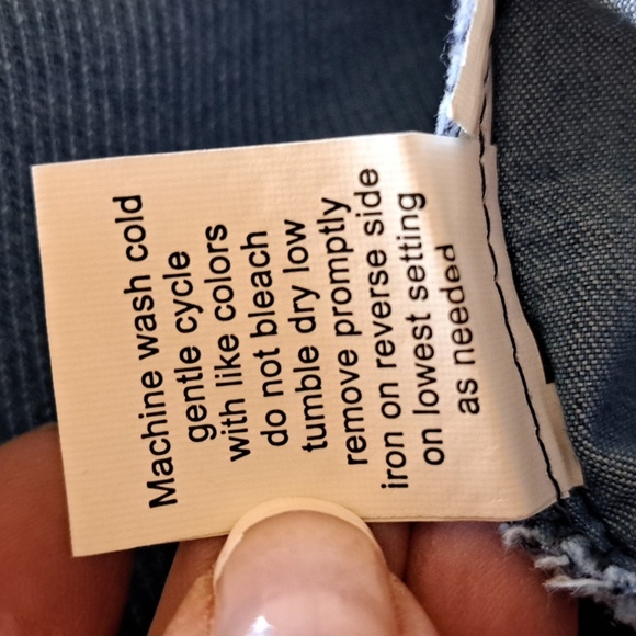 Notions Blue Chambray Denim Button-Up Shirt Adjustable Sleeve Tabs Sz Med. NWOT - Picture 9 of 10